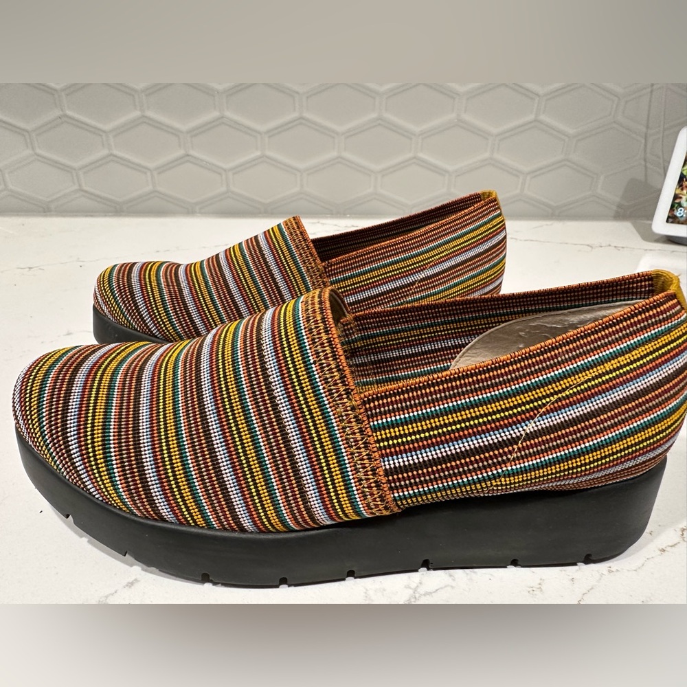 Authentic handmade San Miguel shoes.  Size 7.